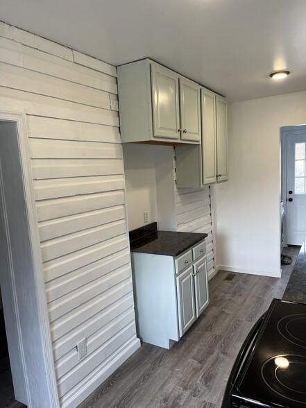 Building Photo - 735 Weverton Rd