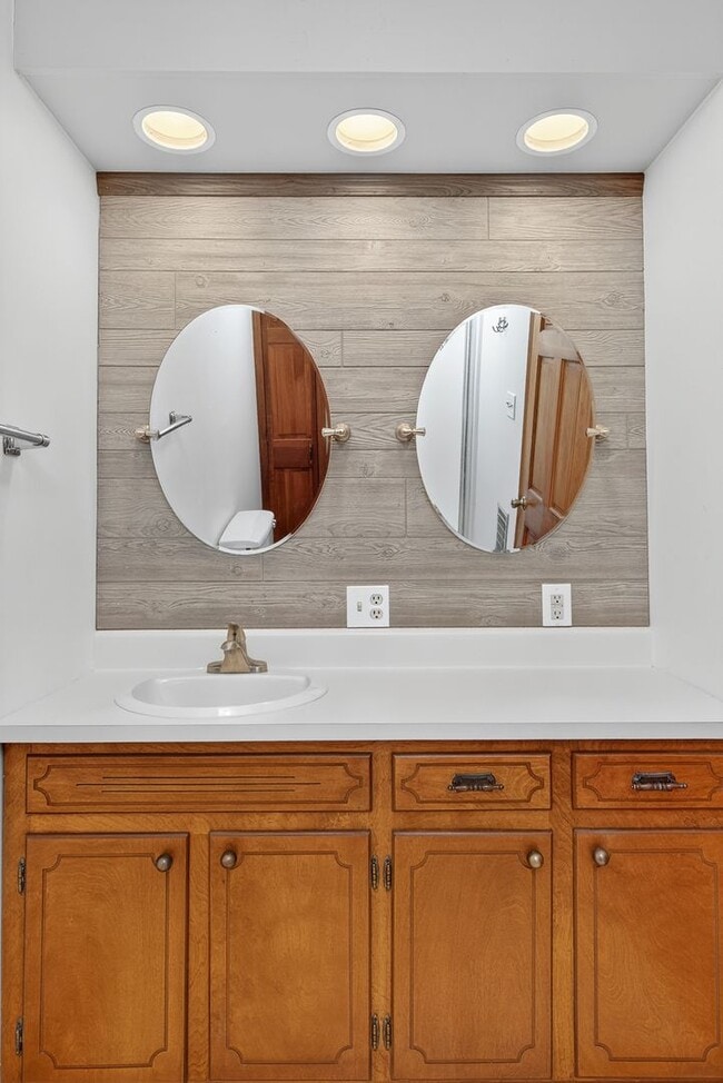 Building Photo - Charming 4BR / 3BA Historic Home with Big Backyard! BR VA