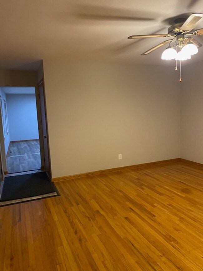 Building Photo - Ranch home with two car garage located on over 1/2 acre
