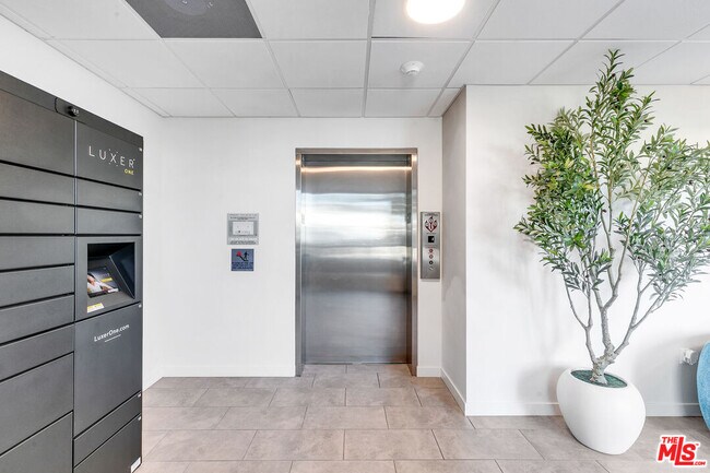 Building Photo - 3567 Chesapeake Ave