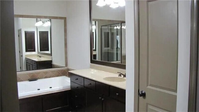 Building Photo - 6556 Bennington Bluff Ct