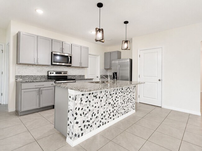Building Photo - Family-Friendly lifestyle living in this 5Bedroom/3Bath spacious Odessa home!