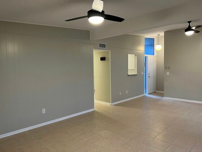 Building Photo - 5711 Gallatin Ln
