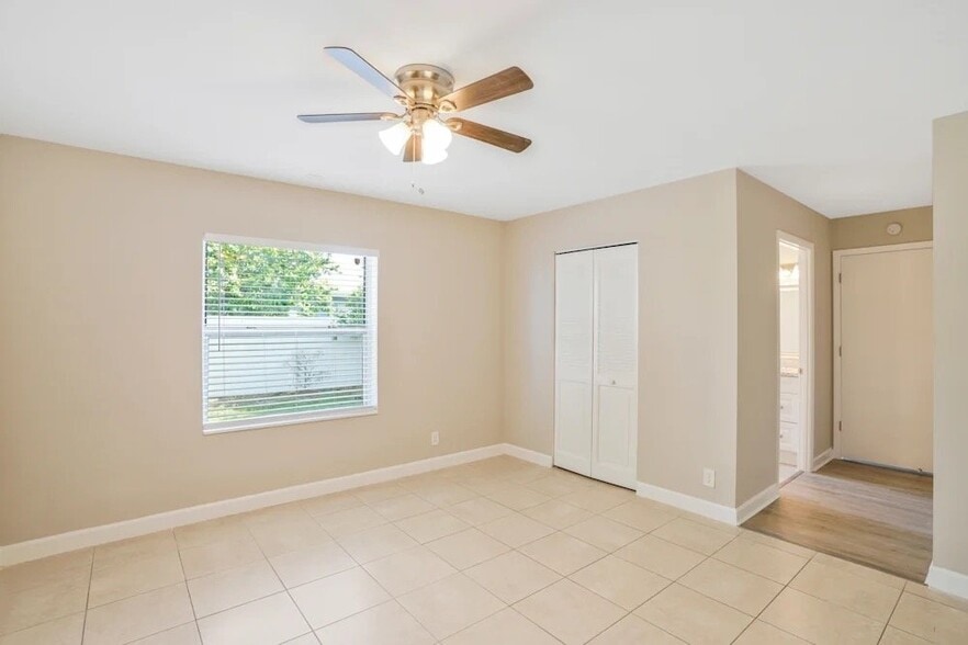 Building Photo - 6072 Lambeth Cir