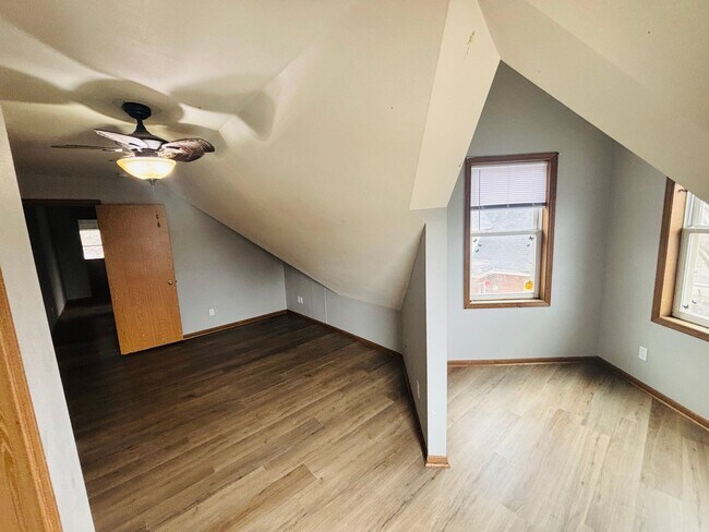 Building Photo - Huge 5BD Two Story Apartment Blocks from Downtown La Crosse