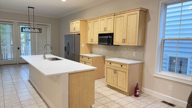 Building Photo - Newly Remodeled Home- Mid-Island Hilton Head