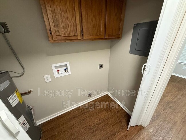Building Photo - 1610 Sun Valley Dr
