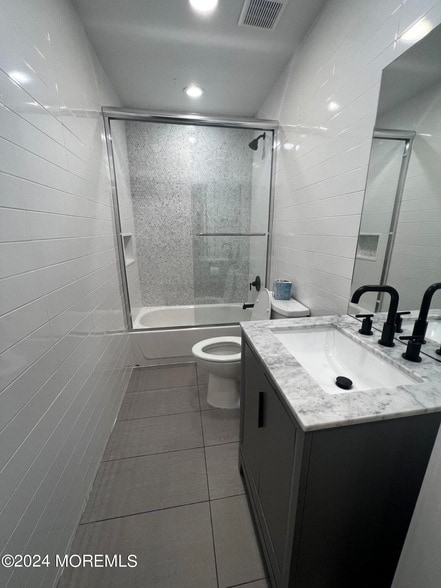 Building Photo - 255 Hollywood Ave