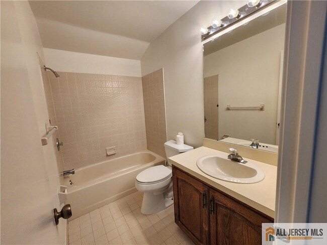 Building Photo - 254 Sayre Dr