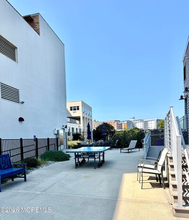 Building Photo - 28 Riverside Ave