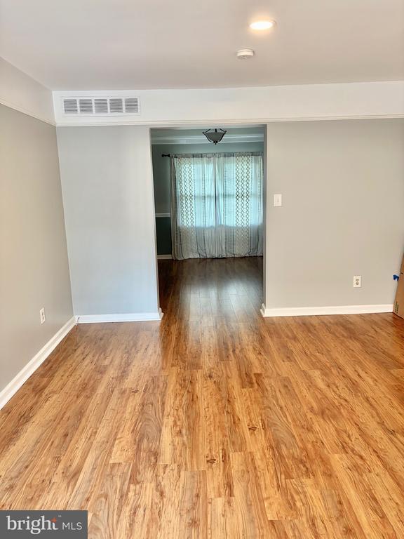 Building Photo - 13 Mitnick Ct