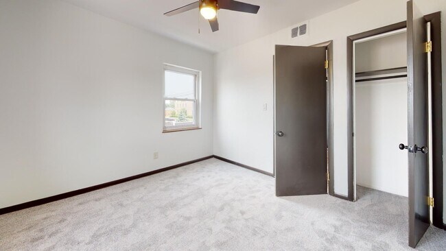Building Photo - Parma - Ridgewood Lofts - 2 Bedroom - 1 Bath