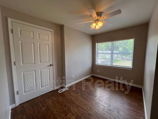 Building Photo - 7064 Mitchell Ave