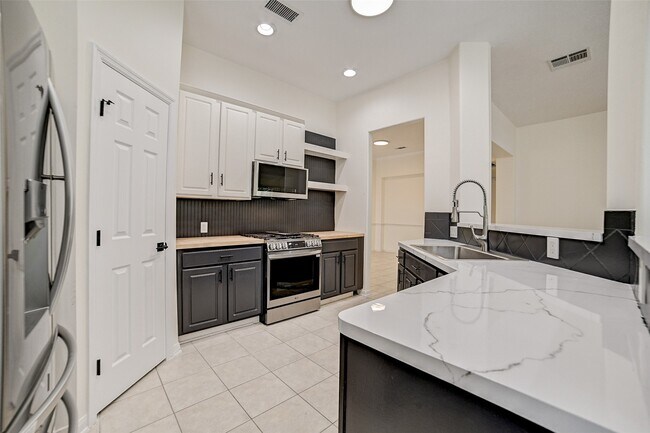 Building Photo - 70 Camber Pine Pl