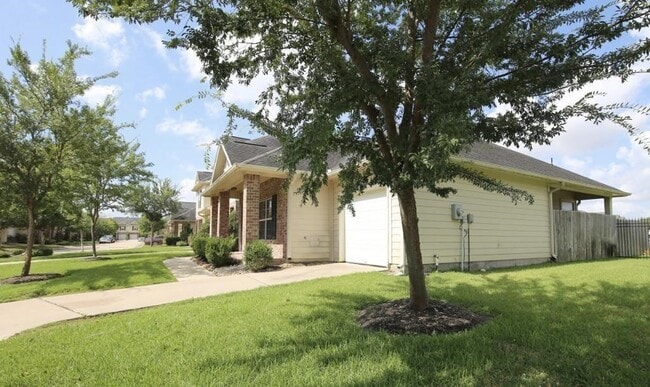 Building Photo - 21043 Sun Creek Dr