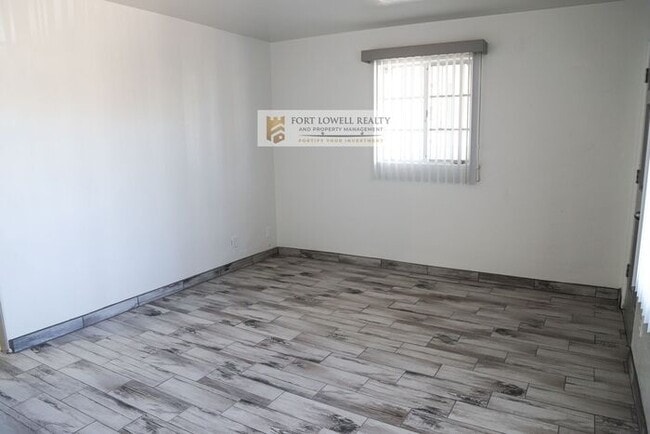 Building Photo - 3 bedroom 2 bathroom