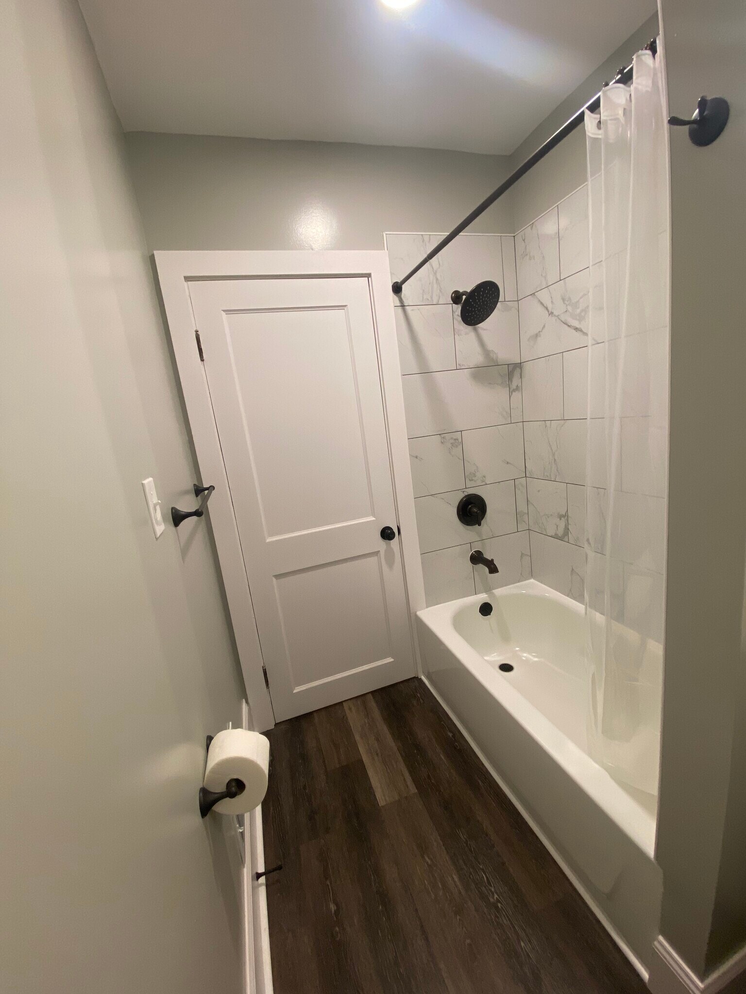 Building Photo - 2112 Cathedral Ave