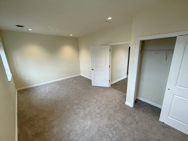 Building Photo - Luxurious 1-Bedroom Apartments in Downtown Schenectady!