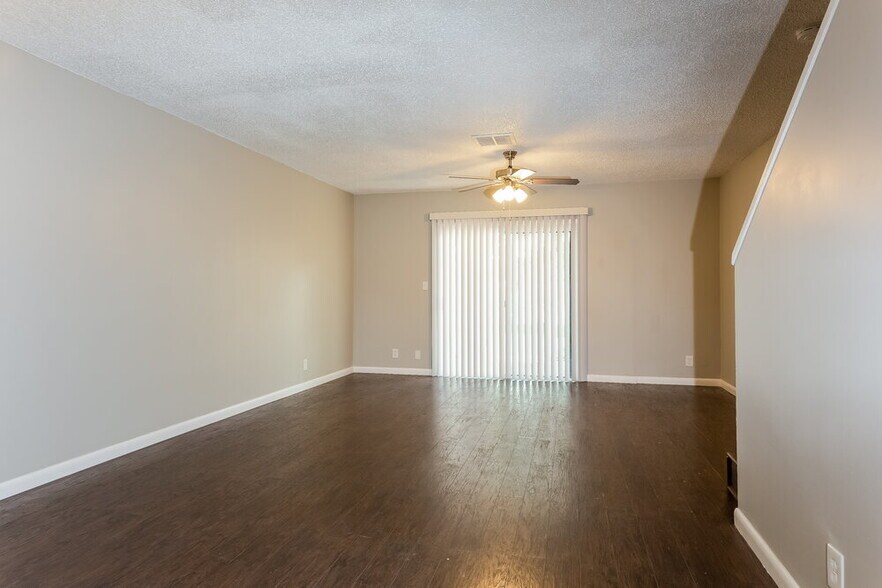 Building Photo - 8341 Fairway Rd