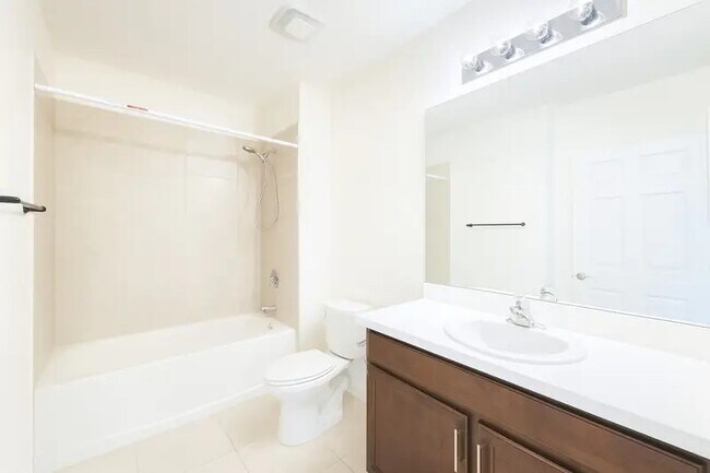 Building Photo - 2220 NE 5th Ave