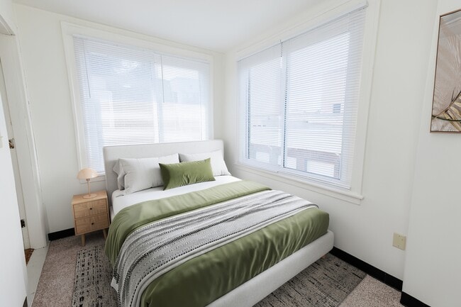 Building Photo - Snelling Villas