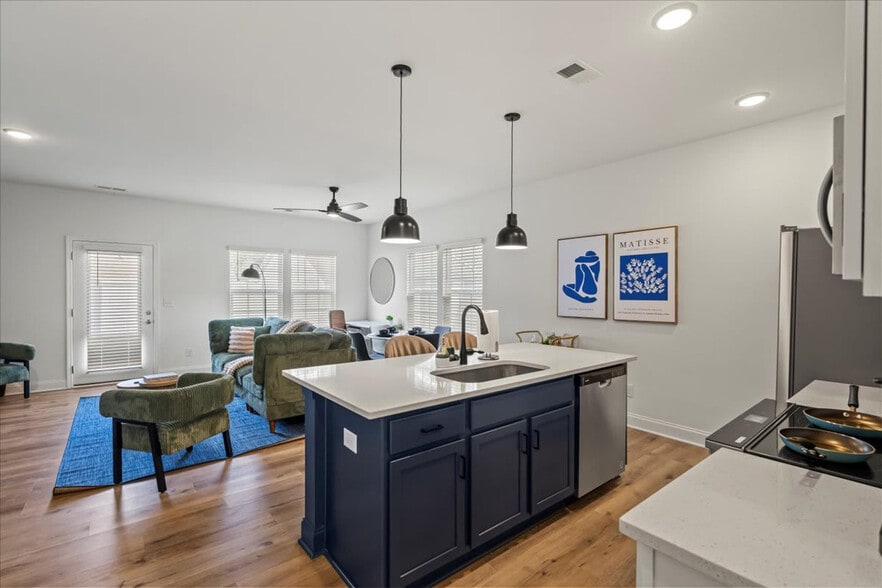 Building Photo - 8530 Steele Creek Pl Dr