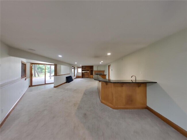 Building Photo - 8915 Umbria Pl N