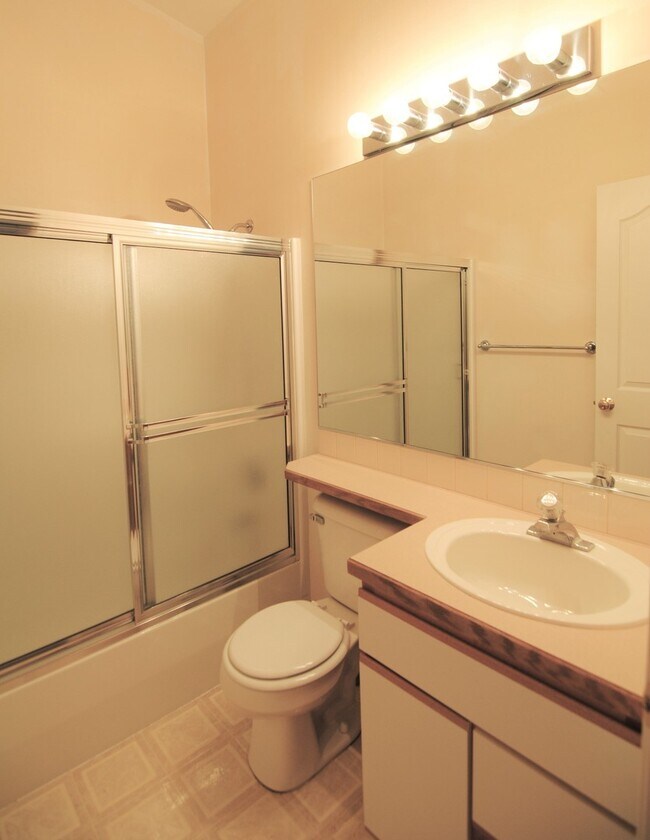 Building Photo - 1386 Brown St