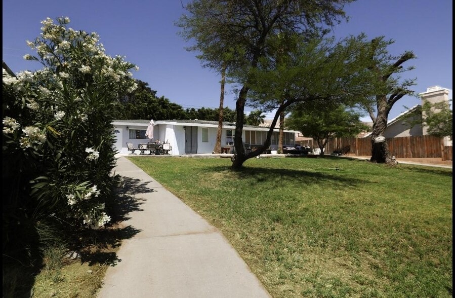 Grass front - 66800 San Rafael Rd