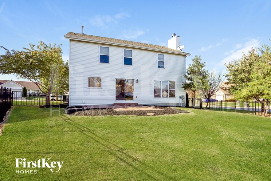 Building Photo - 1702 Briarmanor Dr