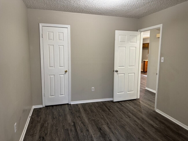 Building Photo - 6481 Summer Creek E