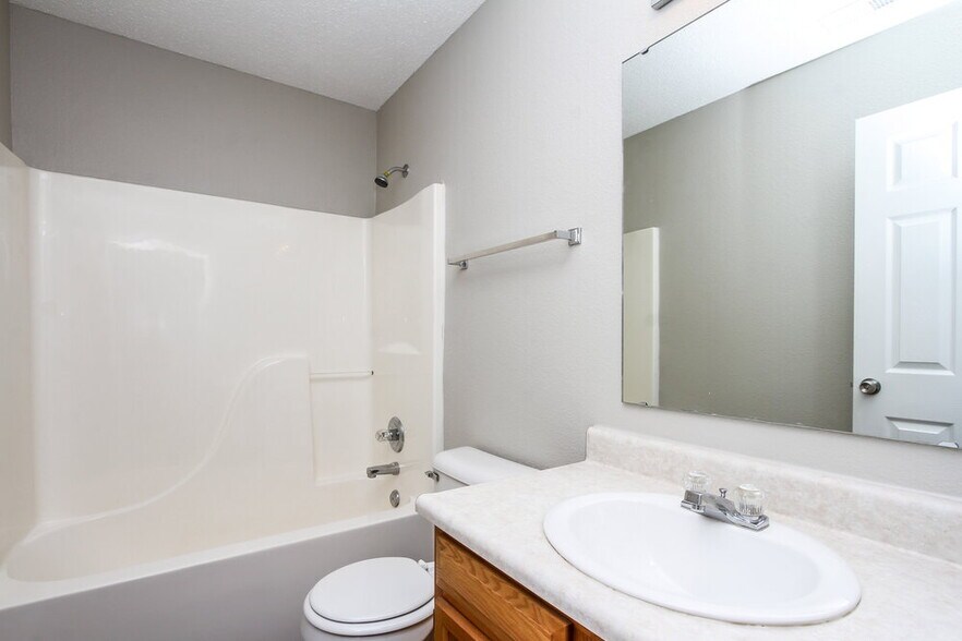 Building Photo - 8020 Lake Tree Cir