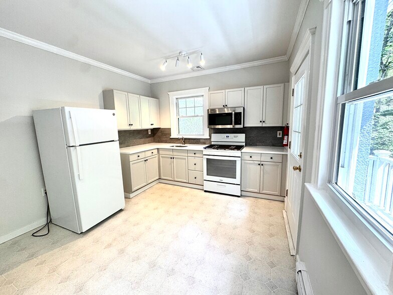 Kitchen - 50 Western Ave