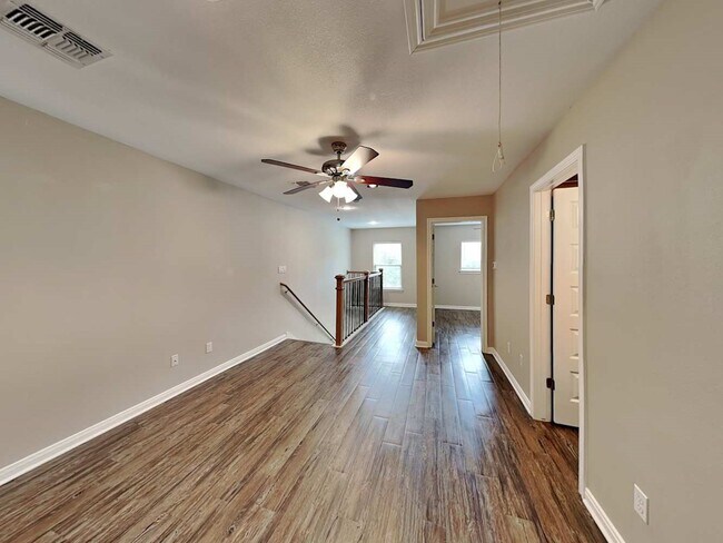 Building Photo - 179 Holly St