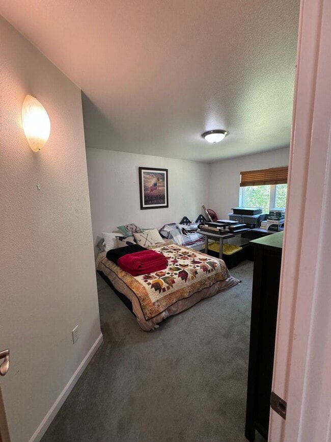 Building Photo - Beautiful 3 Bedroom, 2 bath, 2 Car Garage home off Chena Hills/Chena Ridge