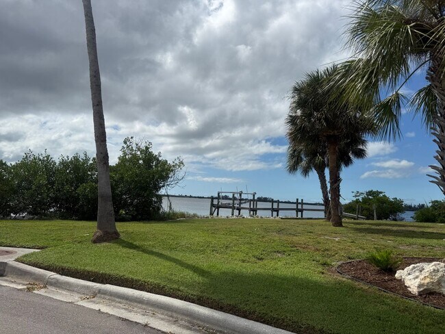 Building Photo - Updated Costal - Style home