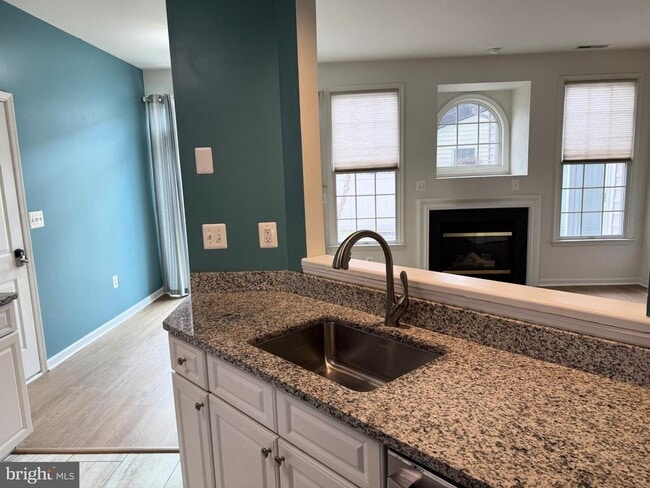 Building Photo - 28400 Pinehurst Cir