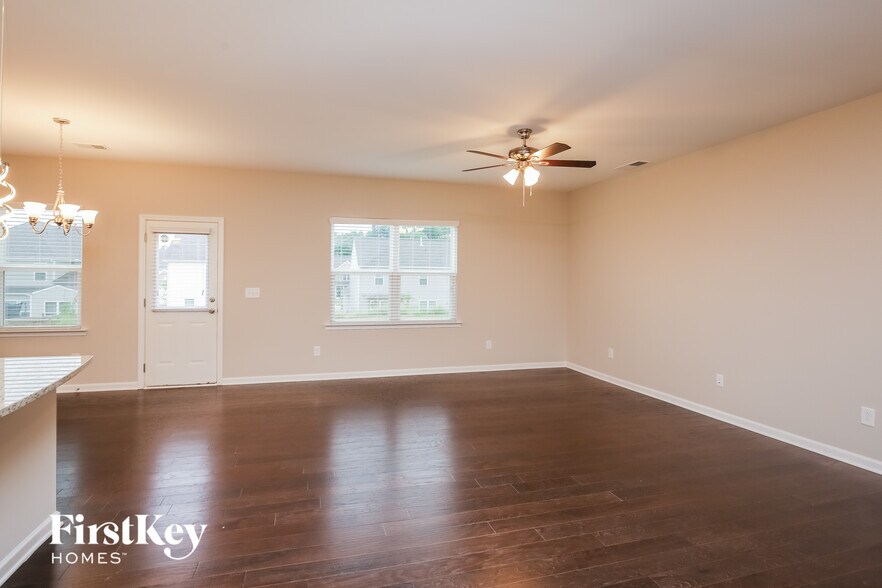 Building Photo - 6040 Wheeler Ridge Rd