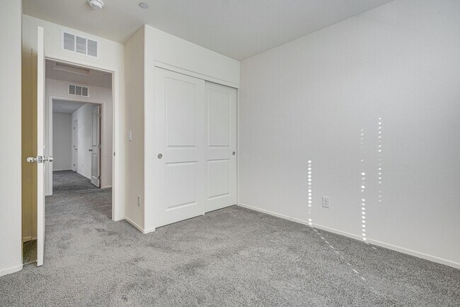 Building Photo - 4826 Wine Rdg Ave