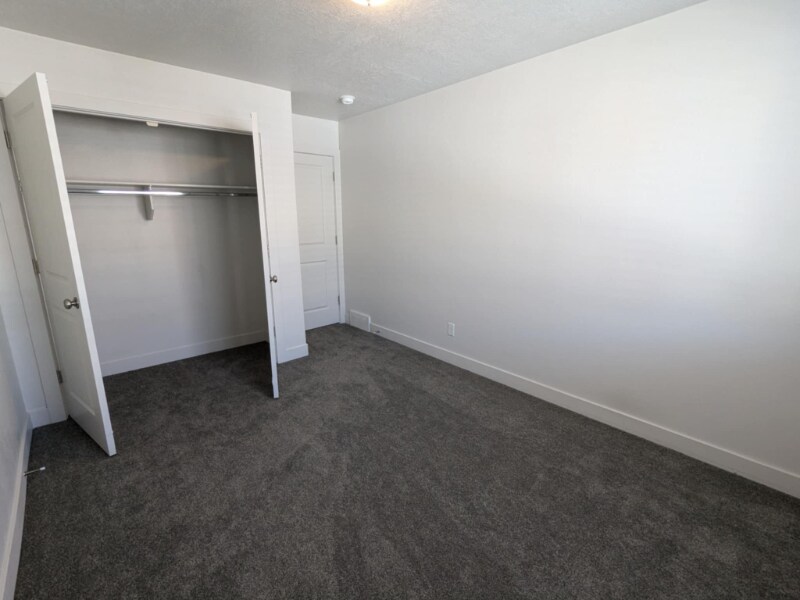 Building Photo - 1561 110