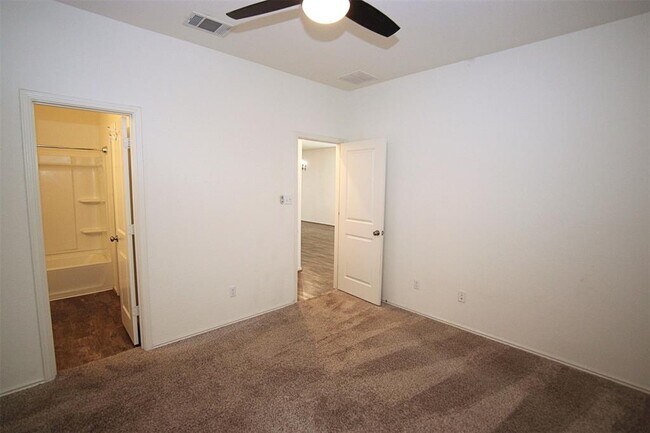Building Photo - 299 Emerald Green Trail