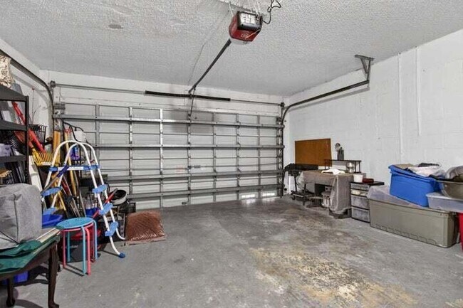 Building Photo - 4131 Eastridge Cir