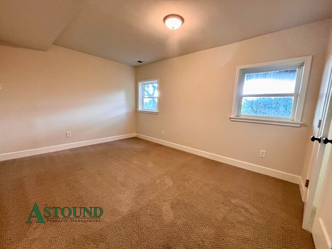 Building Photo - 915 Glendome Cir