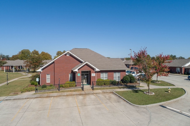 Building Photo - Arrowhead Dr******Senior 55+ Community****** Rent $1024/month