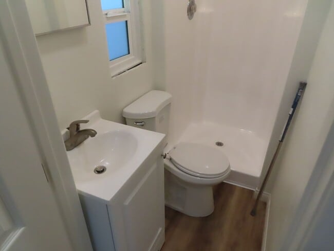 Building Photo - 33RD PL (4312)