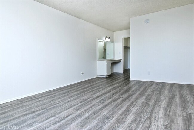 Building Photo - 12830 Burbank Blvd