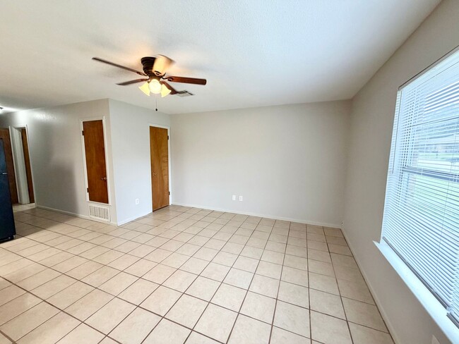 Building Photo - 3447 Pewitt Dr