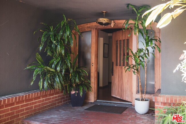 Building Photo - 1070 Norumbega Dr