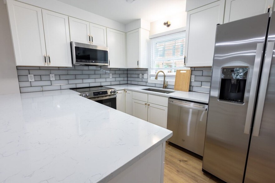 Building Photo - 1415 2nd E Ct