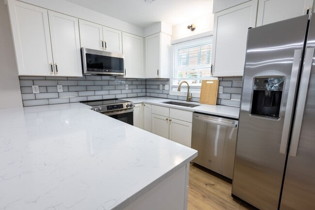 Building Photo - 1415 2nd E Ct
